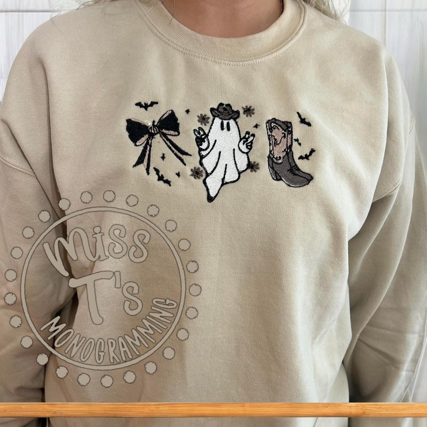 BOOTS & BOW GHOST EMBROIDERED HALLOWEEN SWEATSHIRT