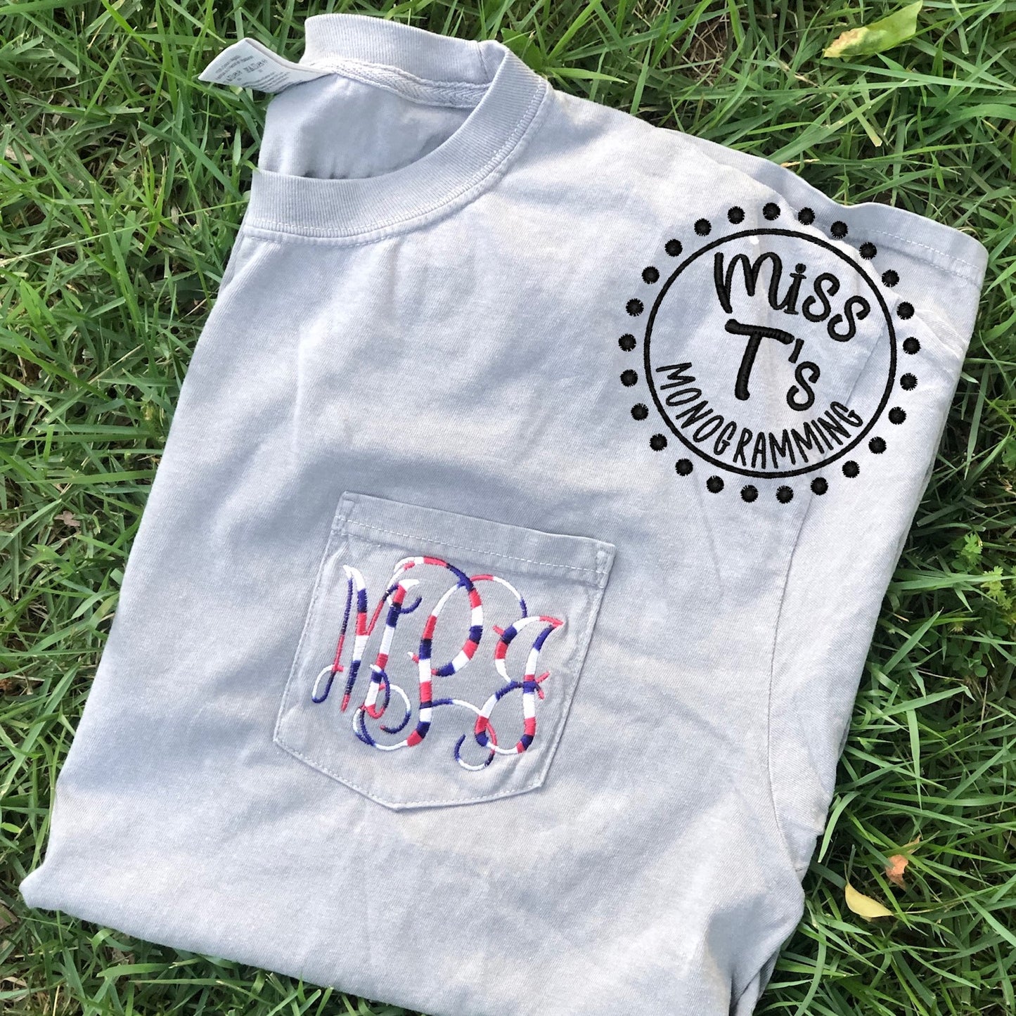 PATRIOTIC AMERICANA THREAD MONOGRAM TEE