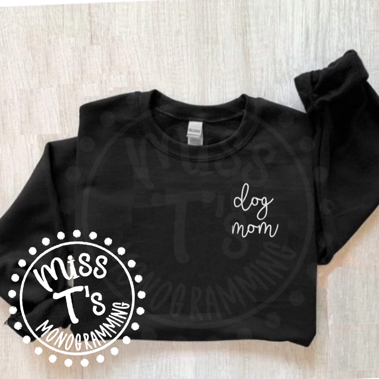 DOG MOM EMBROIDERED SWEATSHIRT
