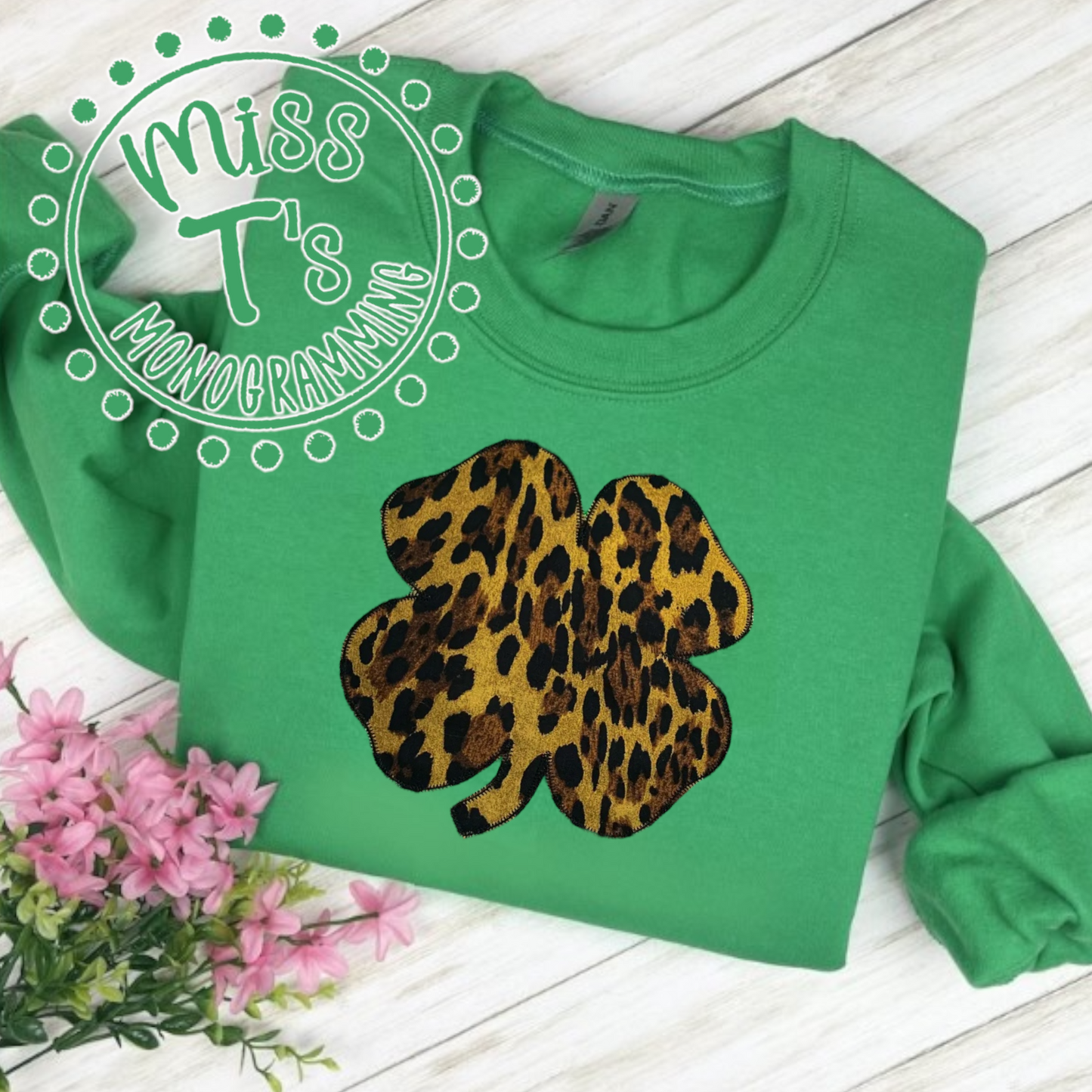 LEOPARD CLOVER APPLIQUE SWEATSHIRT