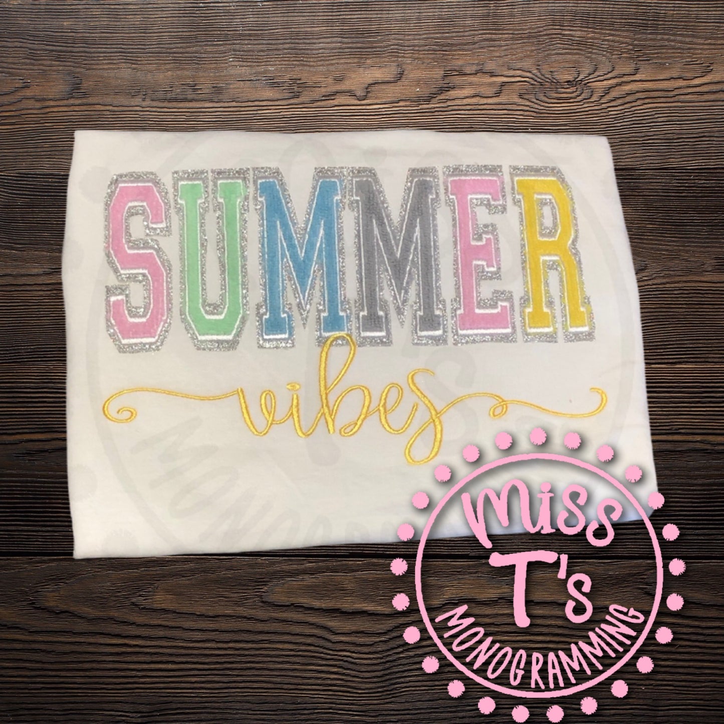 SUMMER VIBES CHENILLE LETTERING APPLIQUE TEE