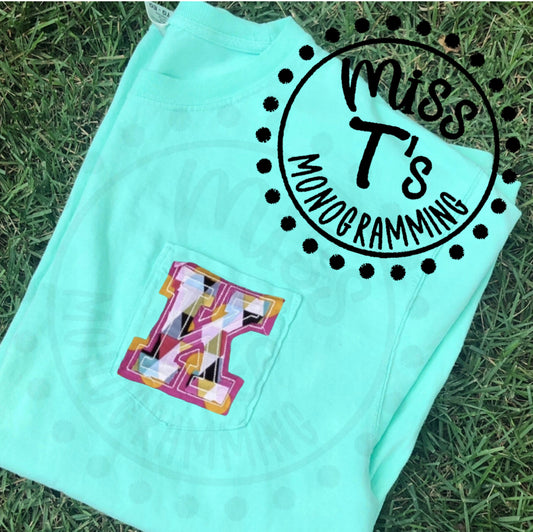 DOUBLE APPLIQUE INITIAL COMFORT COLOR TEE